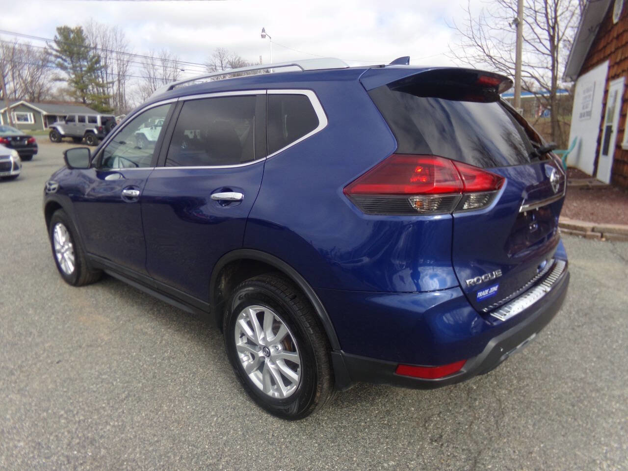 Used 2018 Nissan Rogue SV w/ Premium Package AWD/4WD image 11