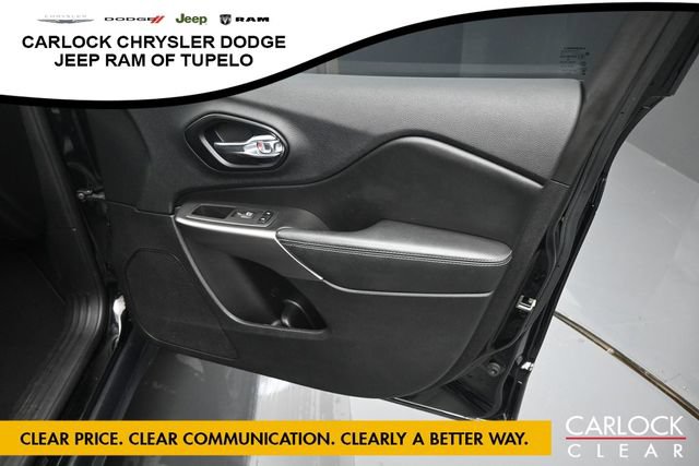 Used 2021 Jeep Cherokee Latitude FWD image 32