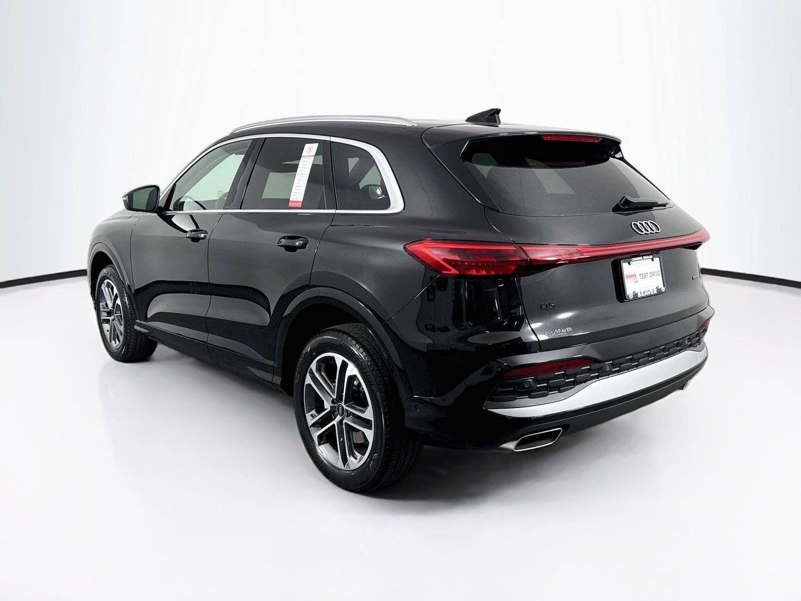 Used 2025 Audi Q5 Premium AWD/4WD image 13