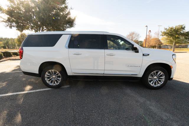 Used 2023 GMC Yukon XL SLT image 2