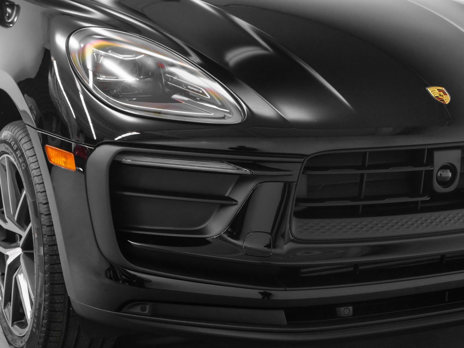 Certified 2025 Porsche Macan image 14
