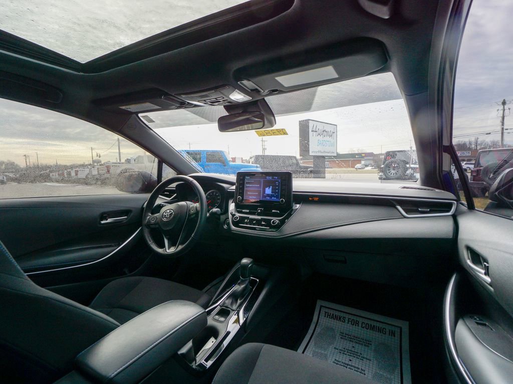 Used 2022 Toyota Corolla SE w/ SE Premium Package image 14