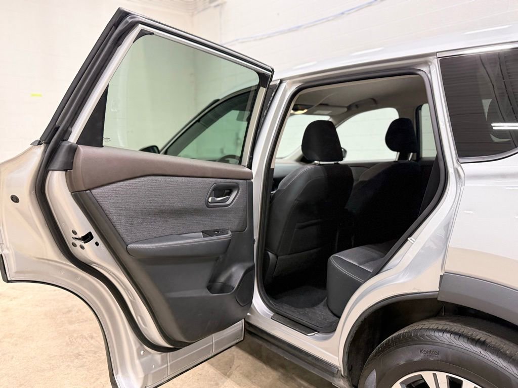 Used 2021 Nissan Rogue SV AWD/4WD image 25