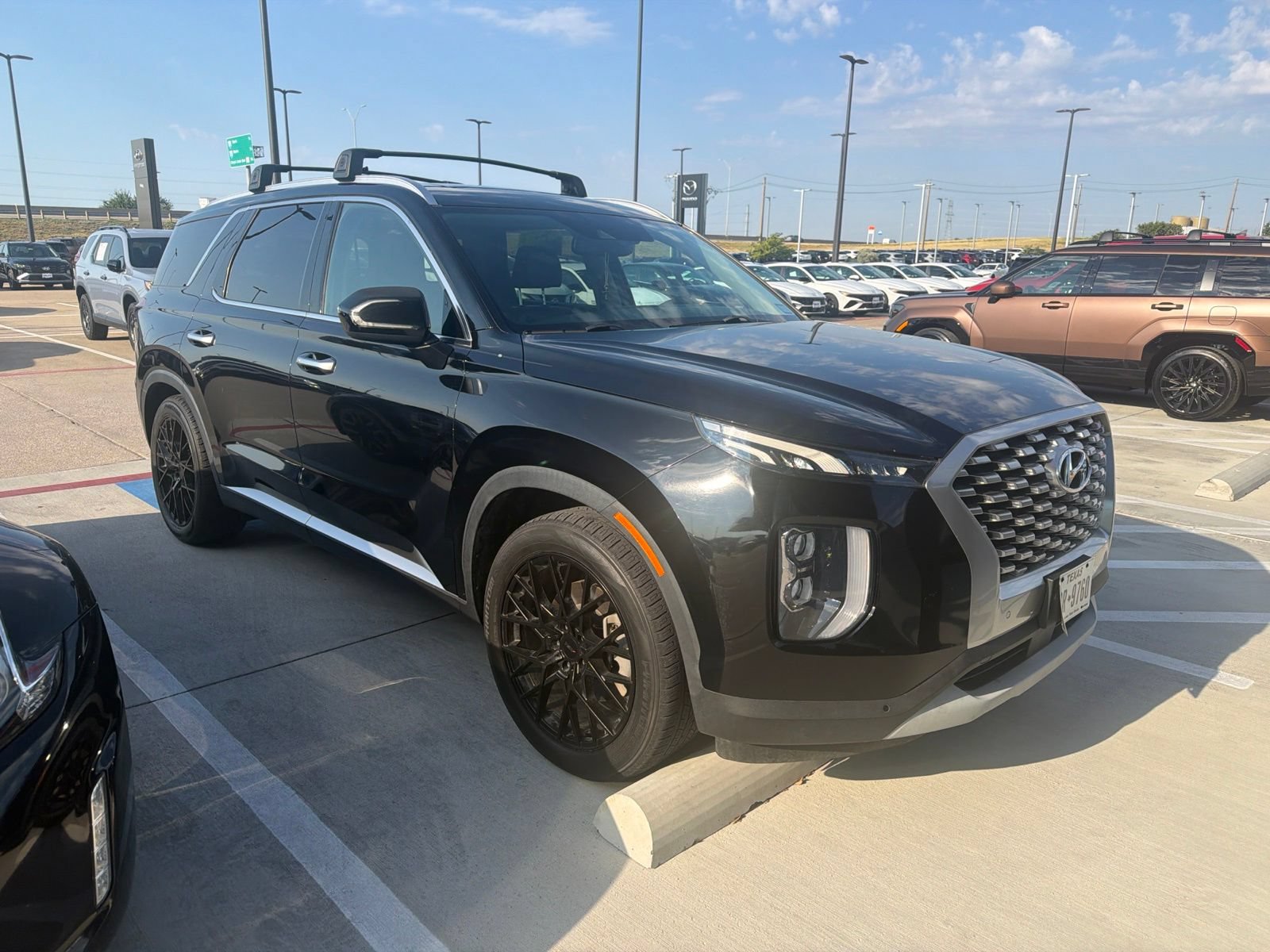 Used 2022 Hyundai Palisade SEL w/ Premium Package FWD image 3