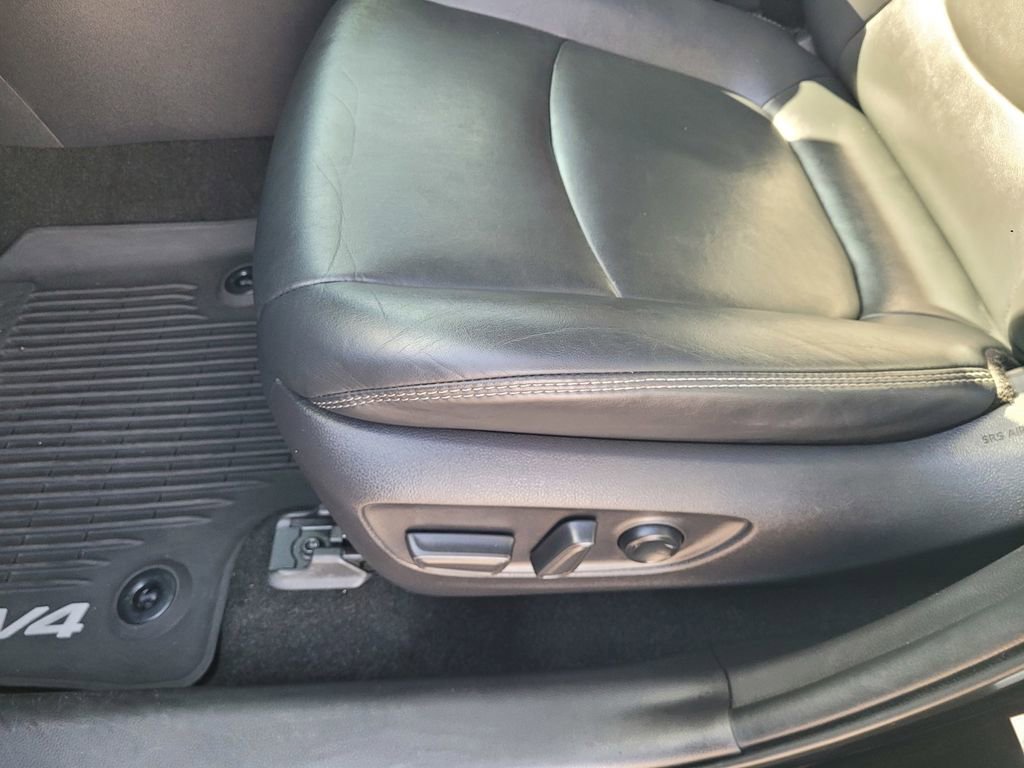 Used 2020 Toyota RAV4 XLE Premium image 27