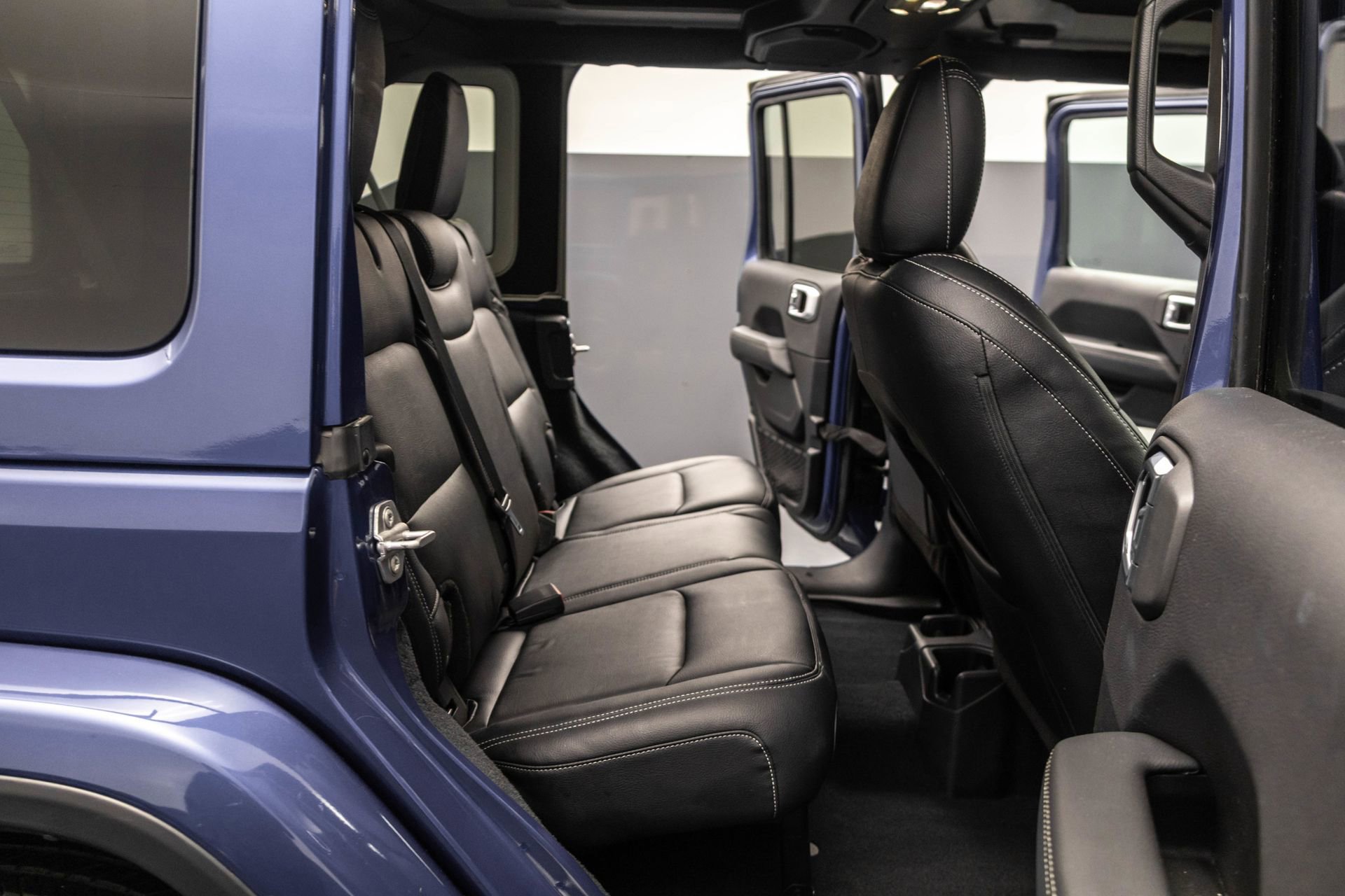 Used 2020 Jeep Wrangler Unlimited Sahara w/ Uconnect 4C Nav & Sound Group AWD/4WD image 34