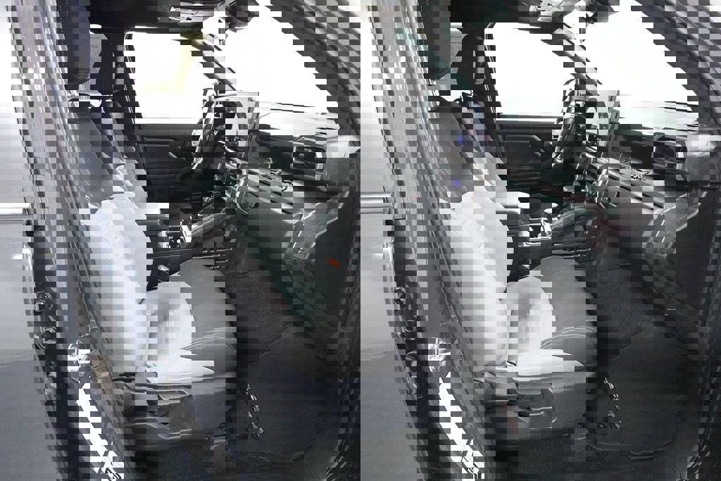 Used 2025 Toyota Tacoma TRD Off-Road image 30