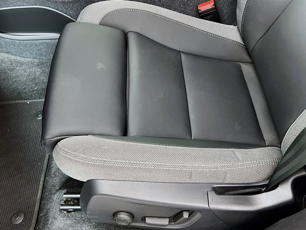 Used 2023 Volvo XC40 Recharge Core image 20