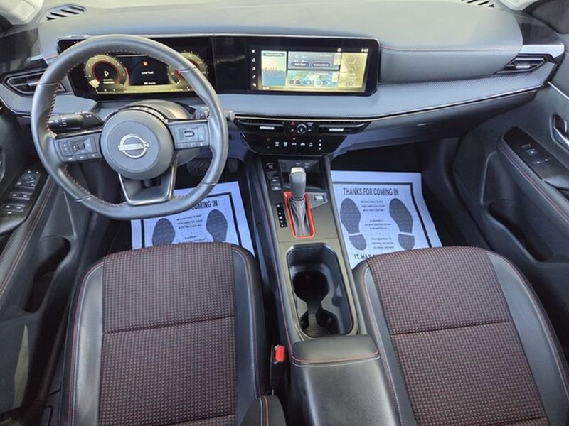 Used 2025 Nissan Kicks SR image 10