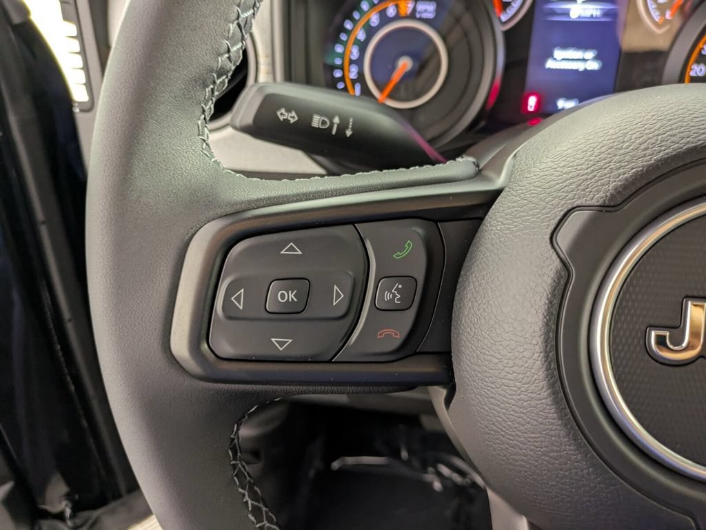 New 2026 Jeep Gladiator Sport AWD/4WD image 17
