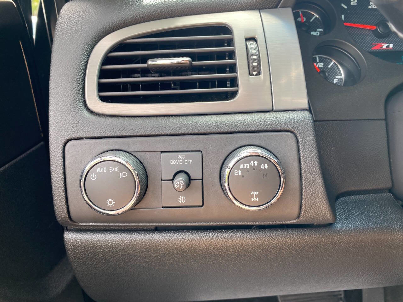 Used 2011 Chevrolet Tahoe LT w/ Suspension Package, Off-Road image 19