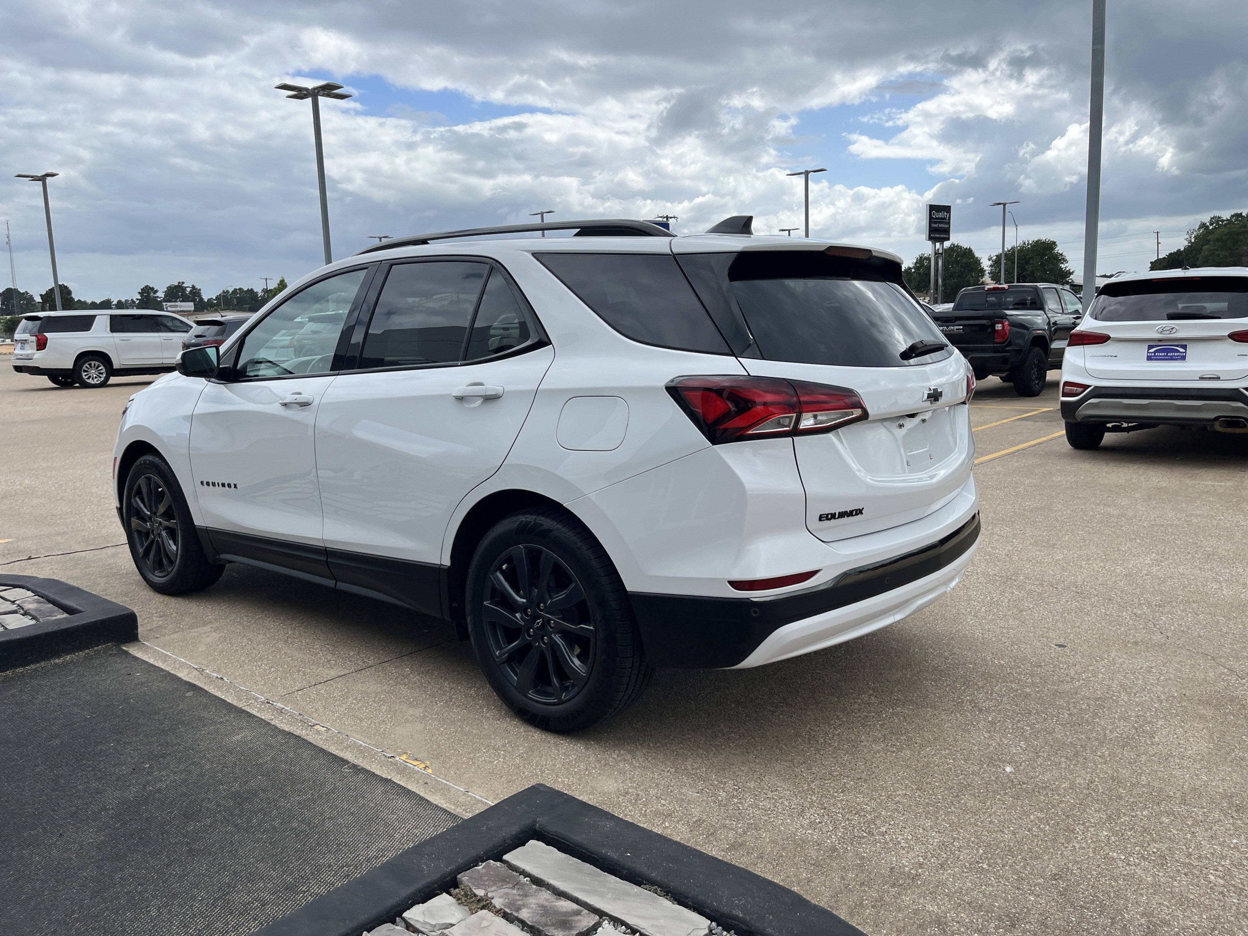 Used 2022 Chevrolet Equinox RS w/ RS Leather Package FWD image 4