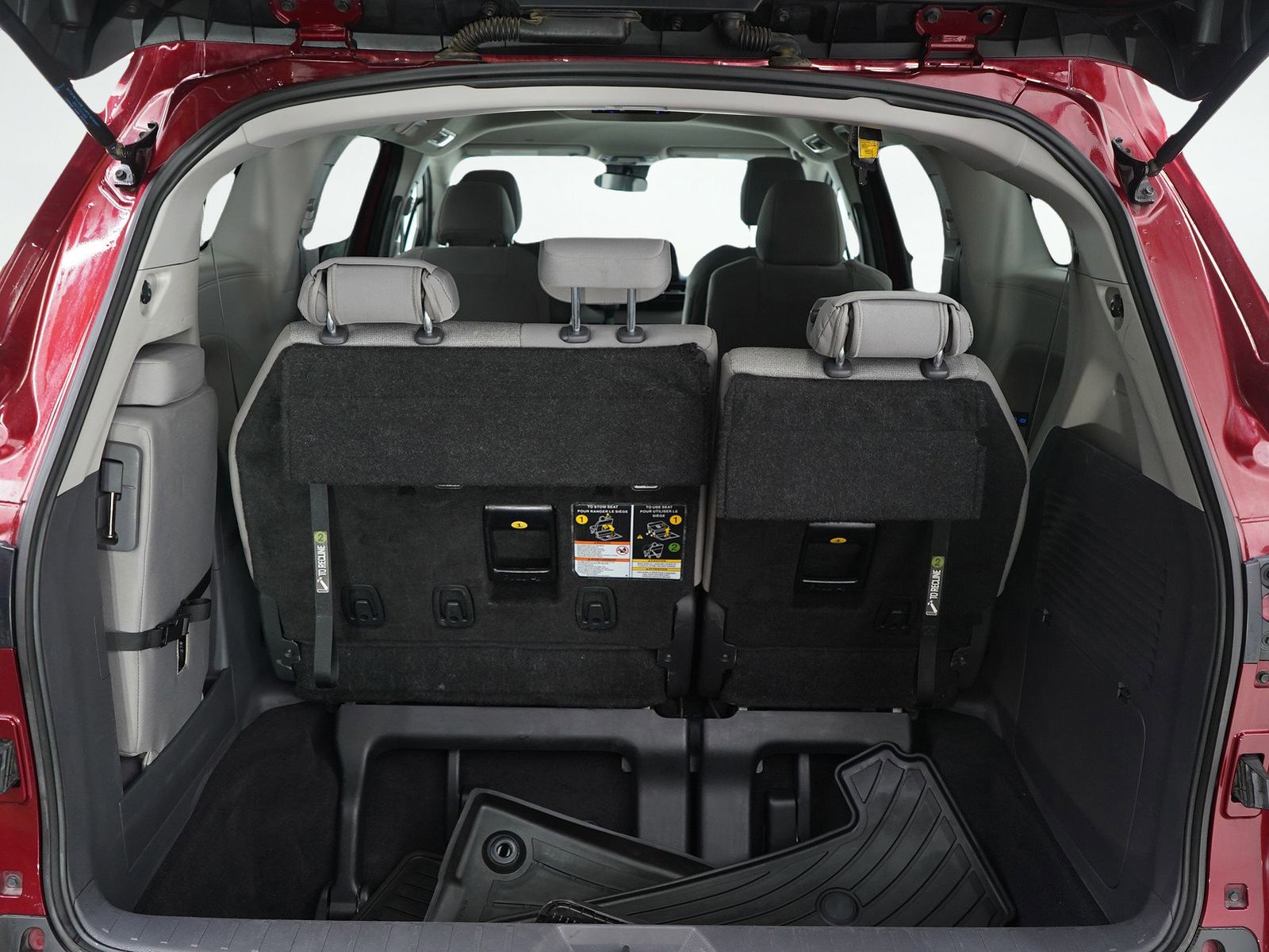 Used 2024 Toyota Sienna LE image 9