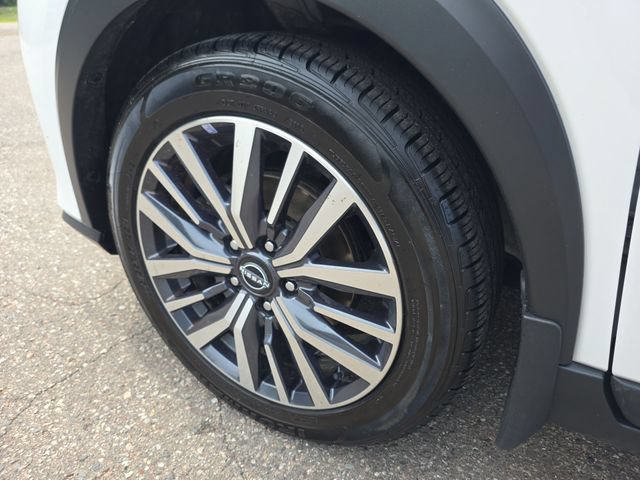 Certified 2023 Nissan Kicks SV FWD image 10