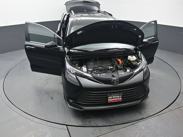 Certified 2026 Toyota Sienna XLE AWD/4WD image 59