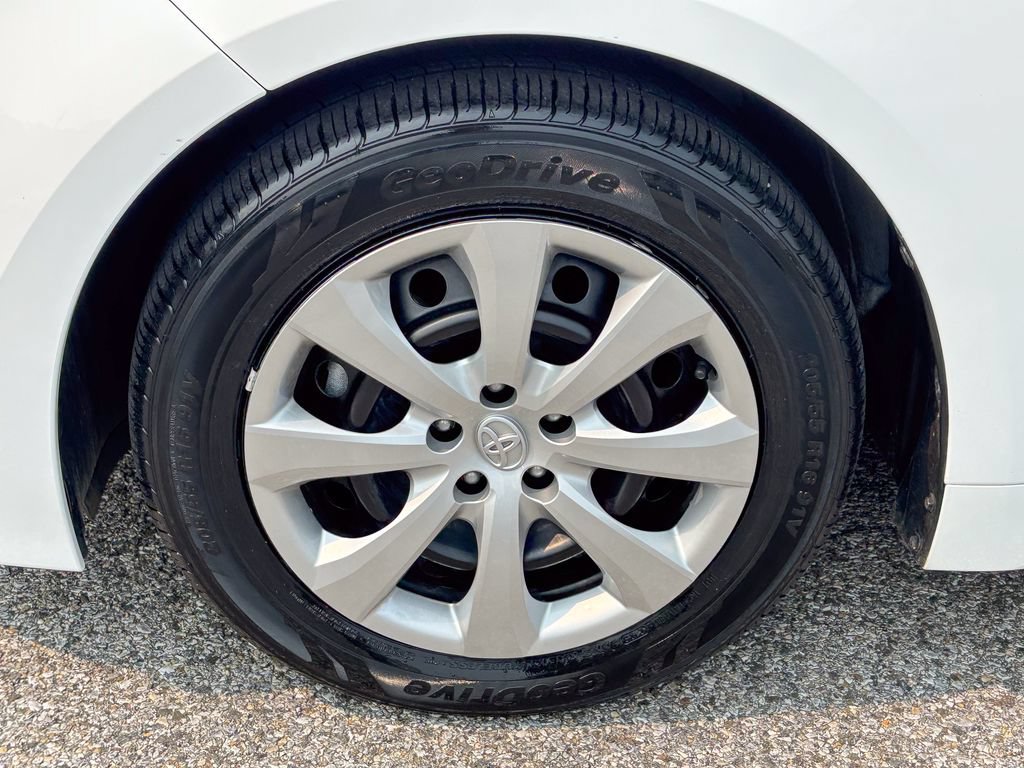 Used 2025 Toyota Corolla LE FWD image 43