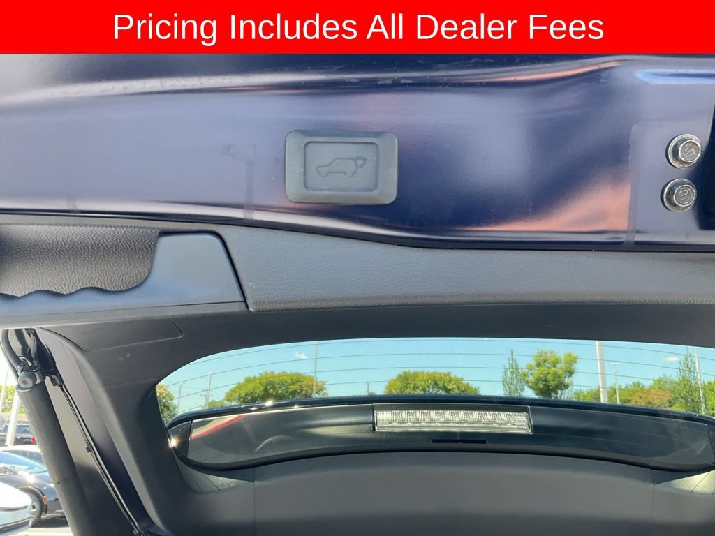 Used 2025 Toyota RAV4 XSE AWD/4WD image 16