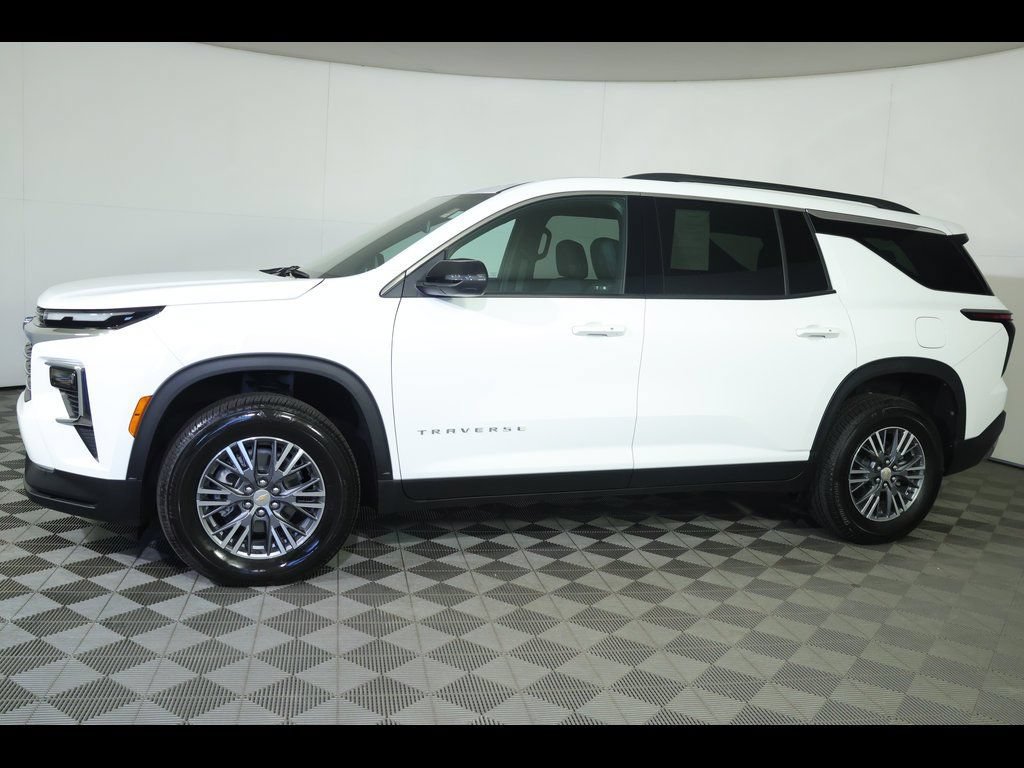 Used 2025 Chevrolet Traverse LT AWD/4WD image 16