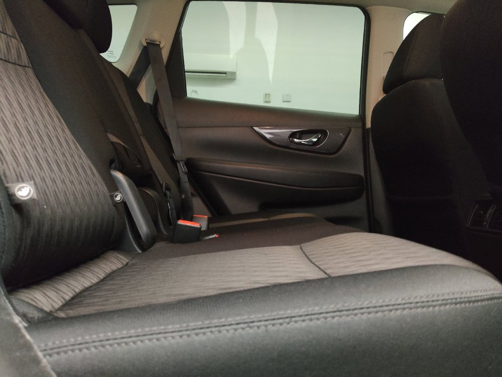 Used 2018 Nissan Rogue S FWD image 19