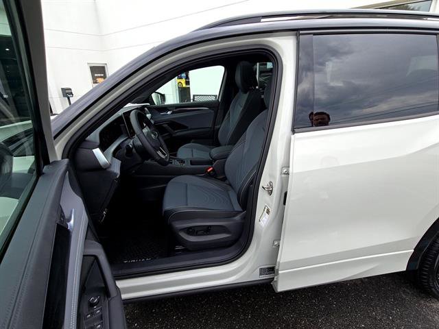 New 2025 Volkswagen Tiguan SE R-Line image 6
