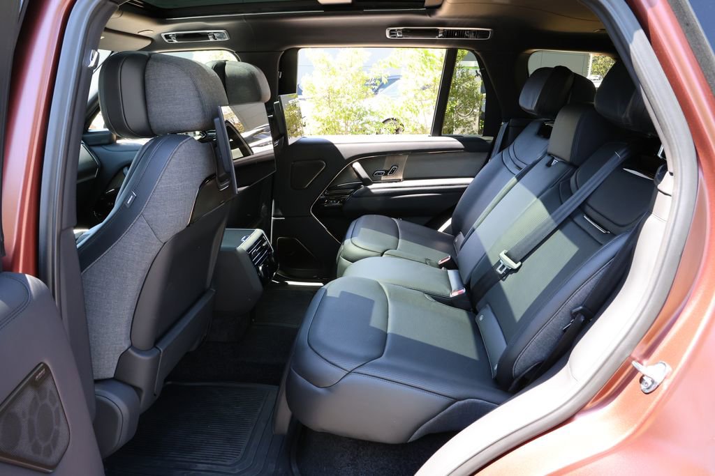 New 2026 Land Rover Range Rover SV AWD/4WD image 13