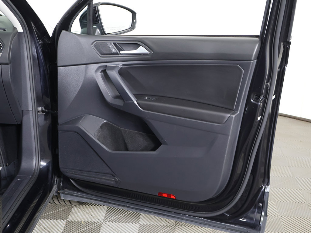 Used 2020 Volkswagen Tiguan SE w/ Panoramic Sunroof Package AWD/4WD image 25