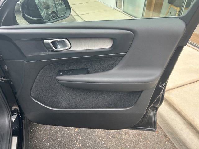 Certified 2025 Volvo XC40 B5 Core image 14
