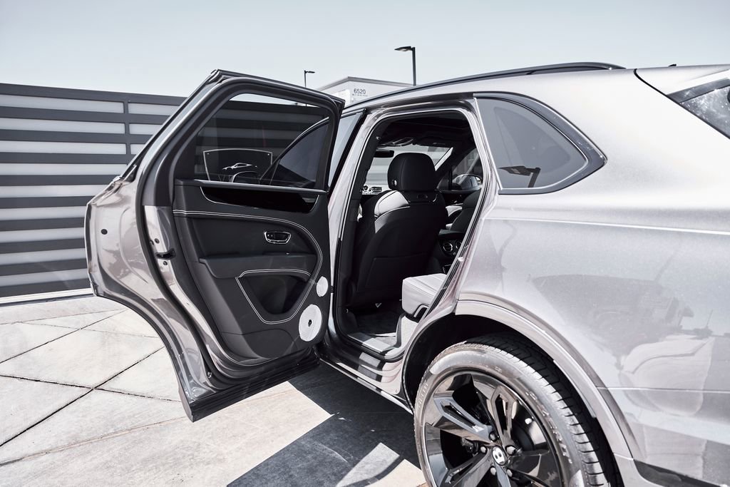 Used 2024 Bentley Bentayga AWD/4WD image 26