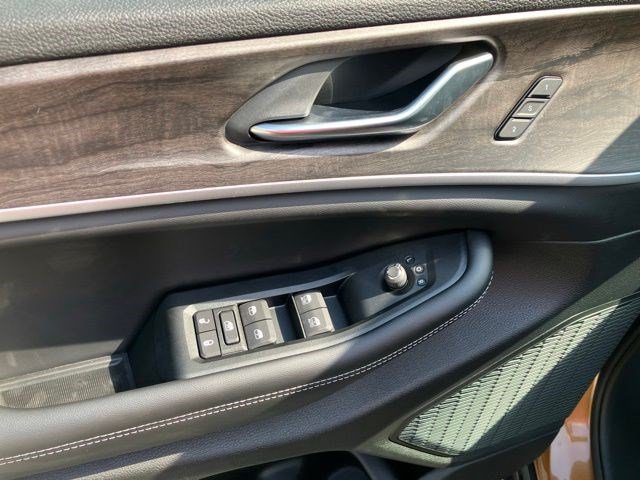 New 2026 Jeep Grand Cherokee Limited w/ Luxury Tech Group II AWD/4WD image 10