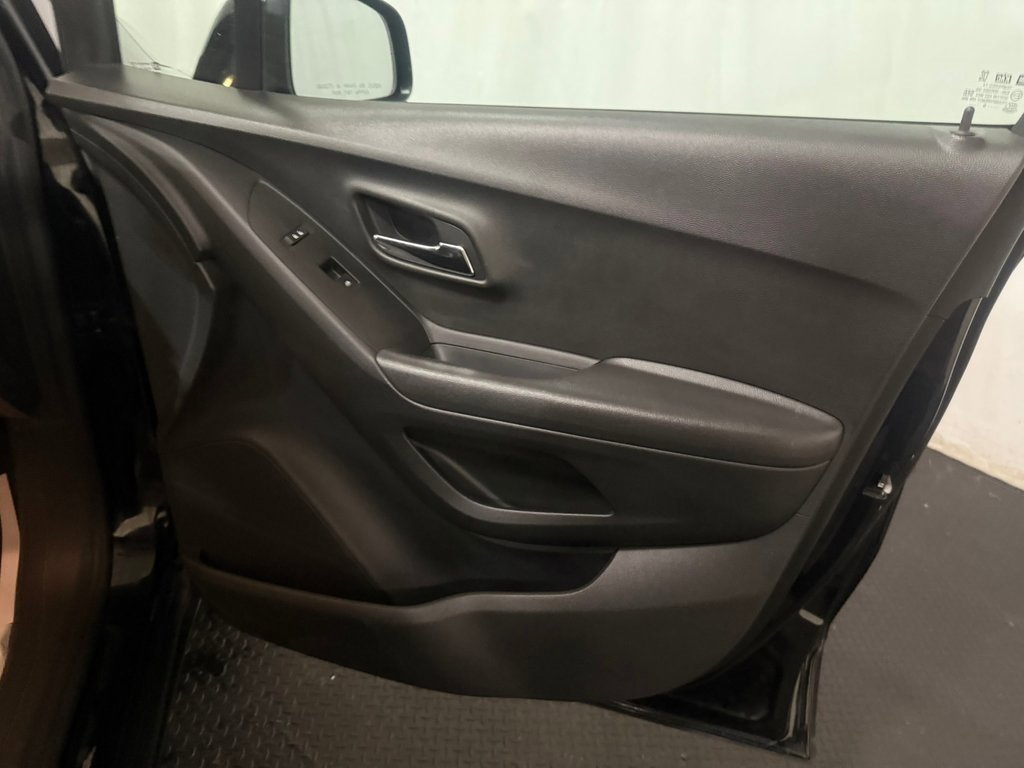 Used 2019 Chevrolet Trax LT w/ LT Convenience Package image 30