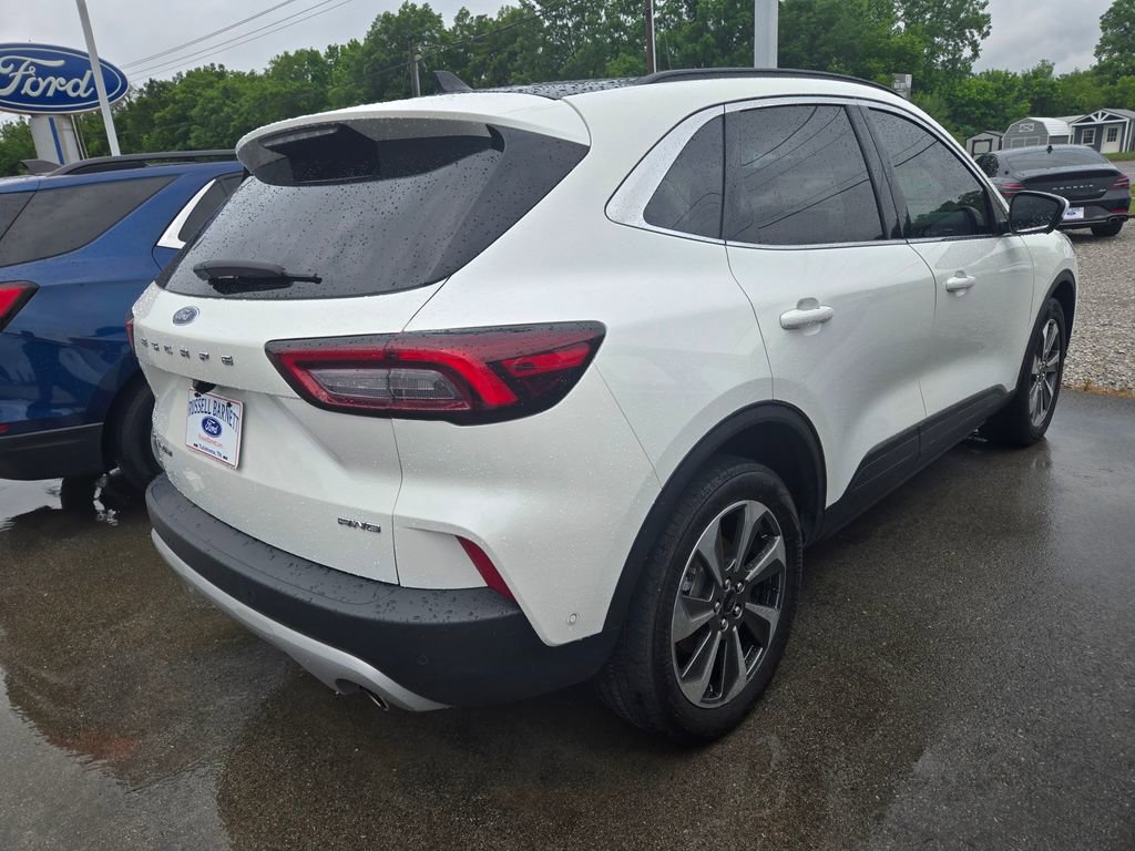 Used 2023 Ford Escape Platinum w/ Premium Technology Package AWD/4WD image 4