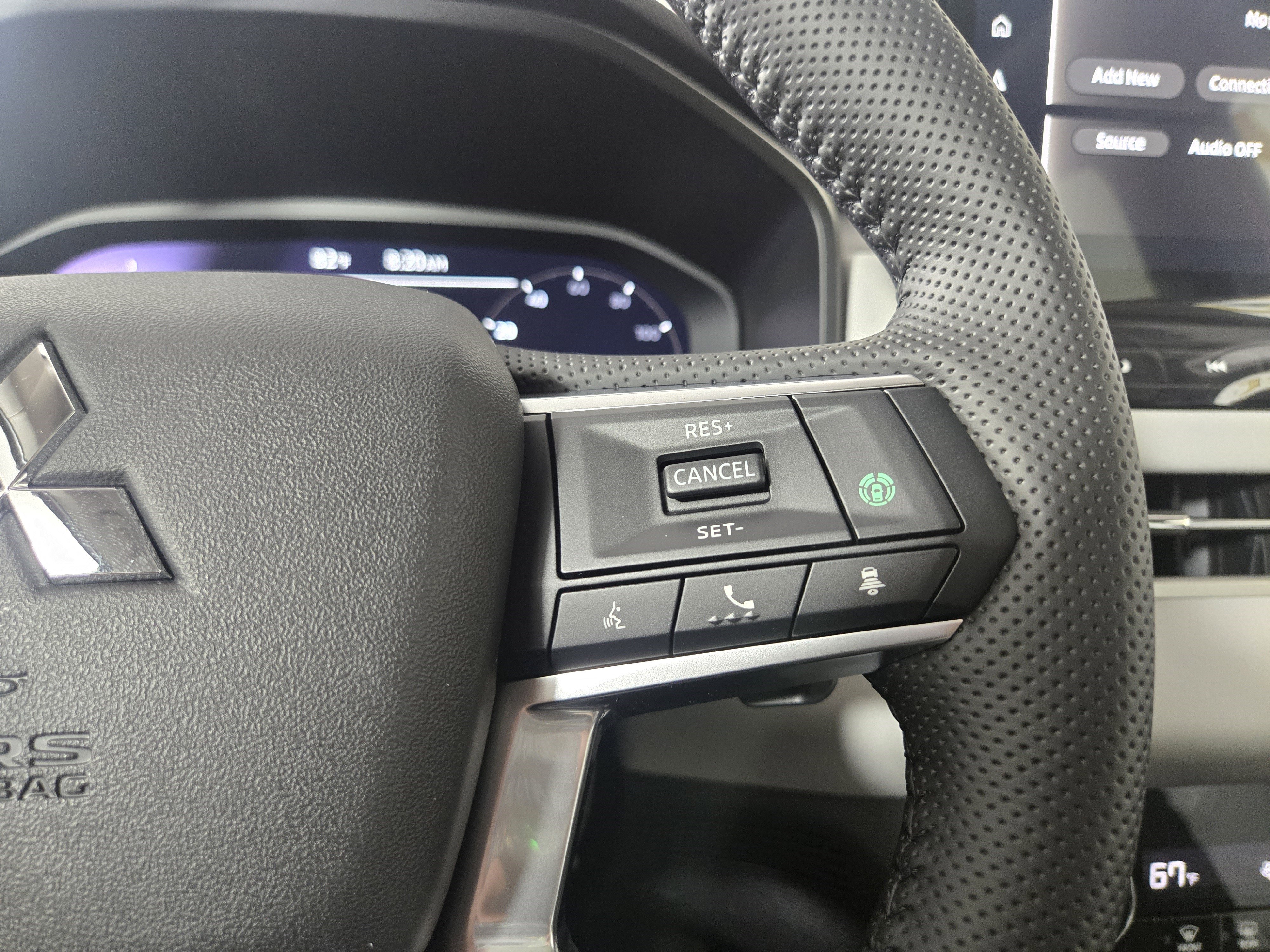 New 2025 Mitsubishi Outlander SE image 16