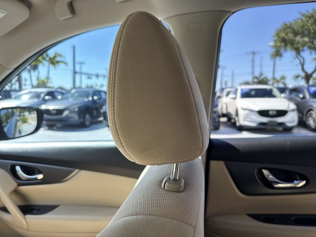 Used 2016 Nissan Rogue S w/ Appearance Package FWD image 16
