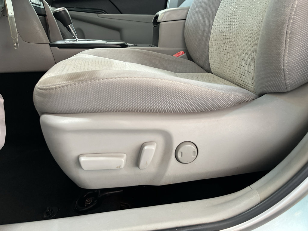 Used 2014 Toyota Camry LE FWD image 11