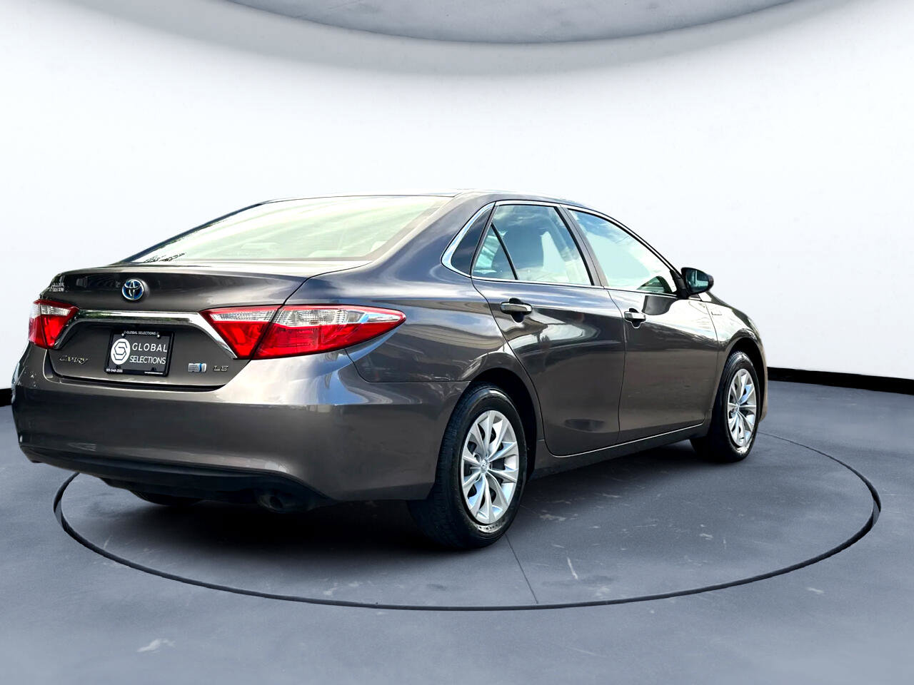 Used 2015 Toyota Camry LE image 7