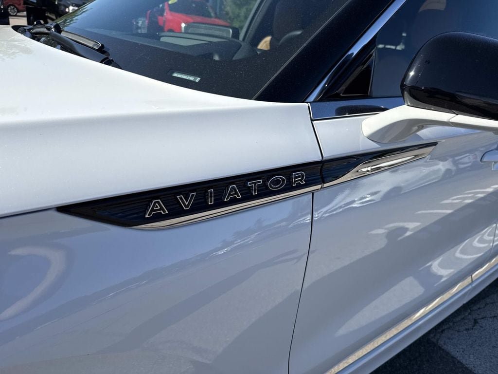 Used 2025 Lincoln Aviator Black Label AWD/4WD image 12