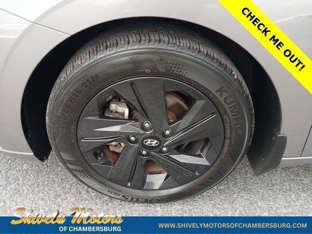 Used 2023 Hyundai Elantra SEL FWD image 2