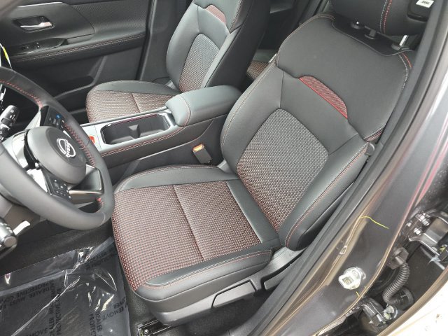 New 2027 Nissan Kicks SR w/ SR Premium Package FWD image 15