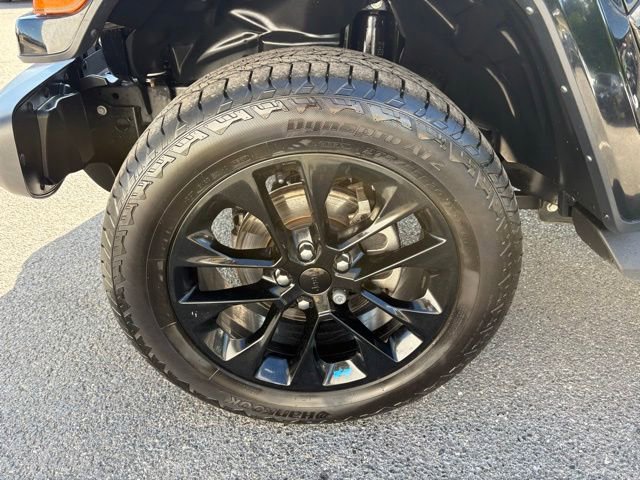 Used 2022 Jeep Wrangler Unlimited Sahara w/ Cold Weather Group AWD/4WD image 6