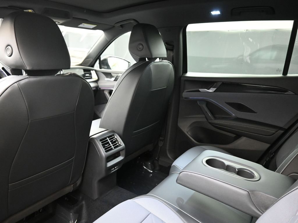 New 2026 Volkswagen Tiguan SE R-Line image 19