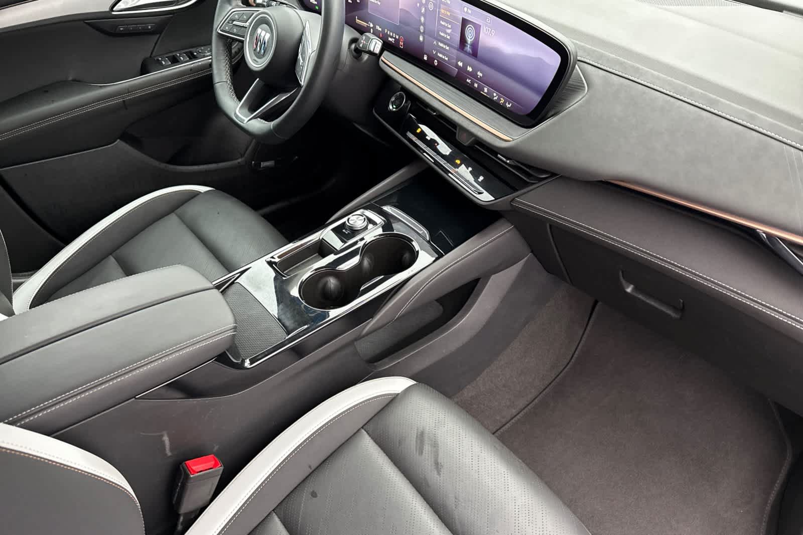 Used 2025 Buick Envision Sport Touring AWD/4WD image 17