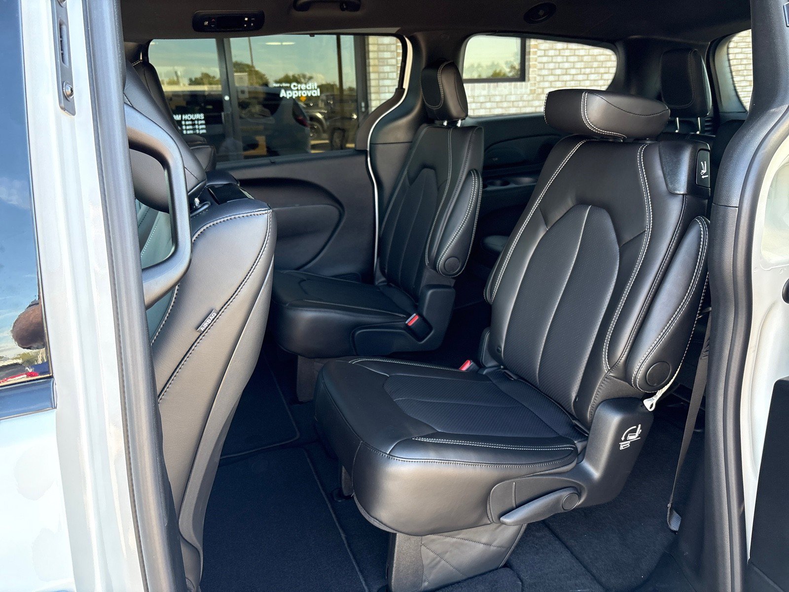 New 2026 Chrysler Pacifica Select image 4