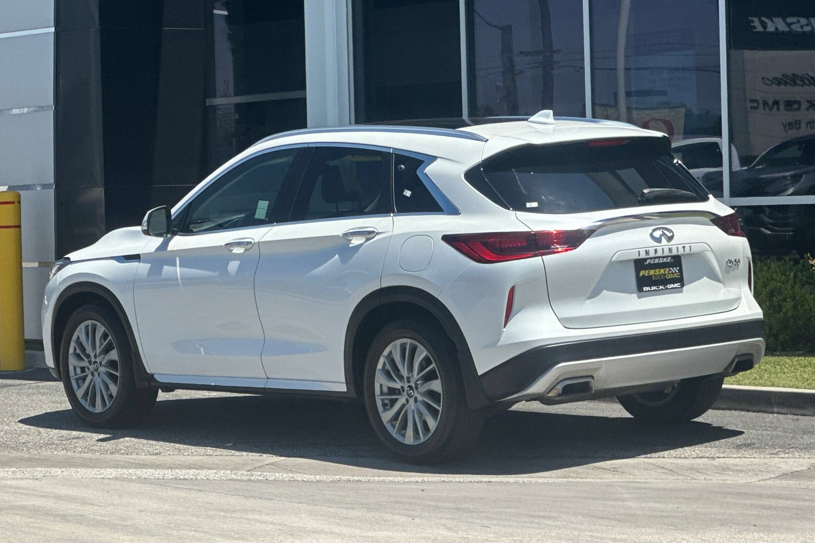 Used 2023 INFINITI QX50 Luxe FWD image 6