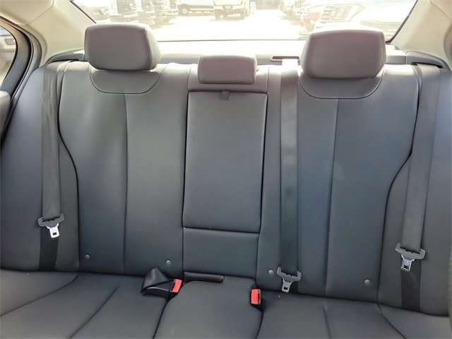Used 2017 BMW 320i Sedan image 10
