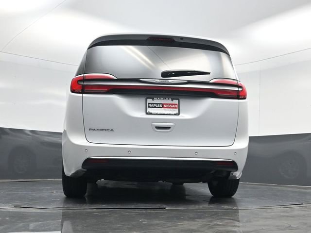 Used 2023 Chrysler Pacifica Touring-L image 49