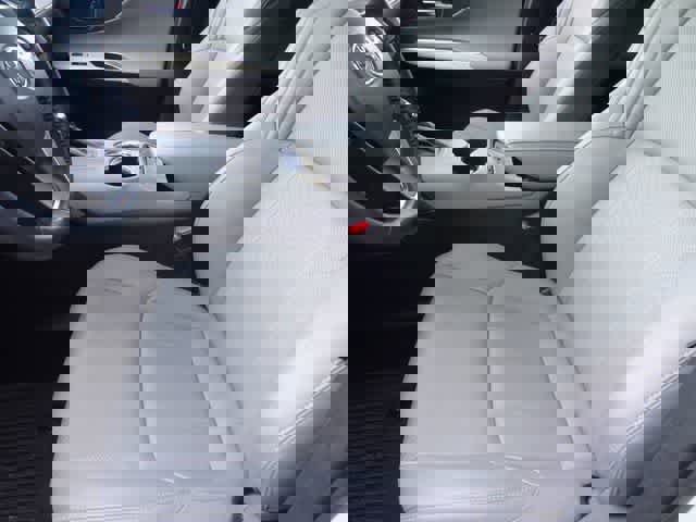 Used 2023 Toyota Venza Limited image 6