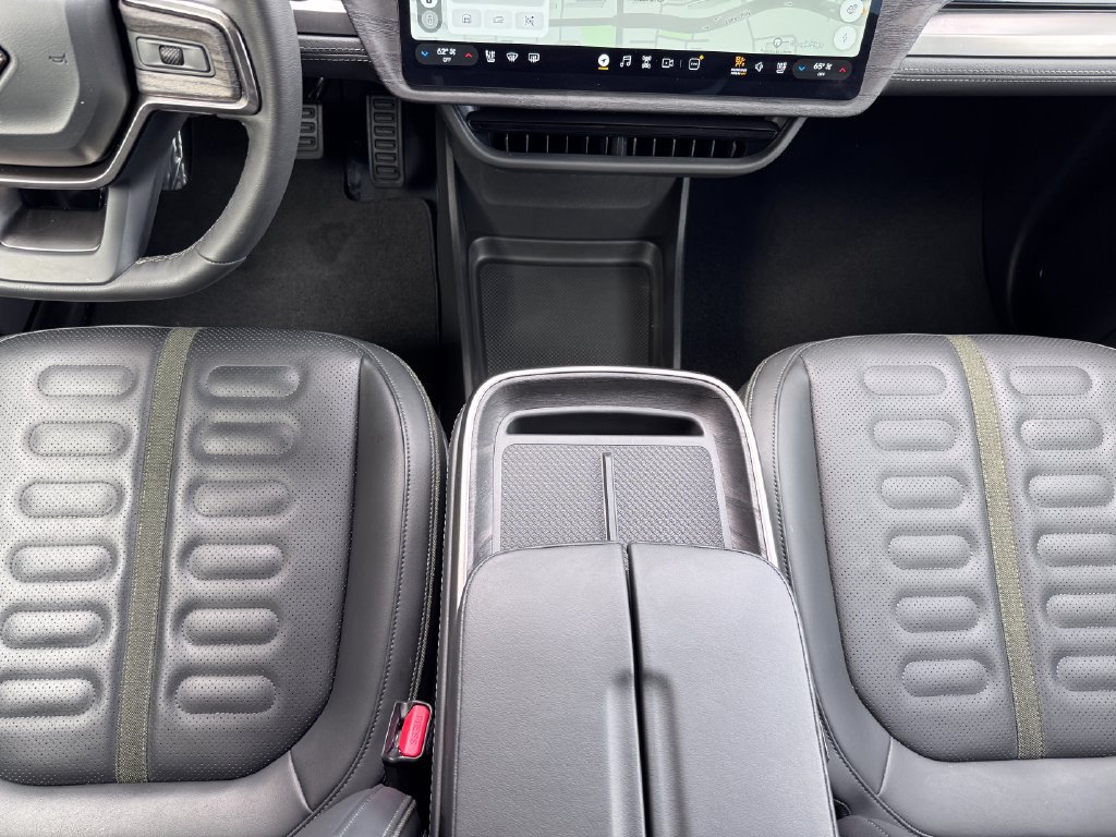 Used 2025 Rivian R1S Adventure Dual AWD/4WD image 35