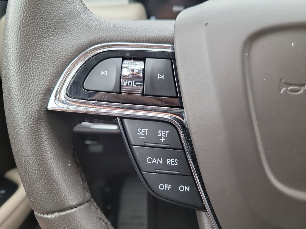 Used 2023 Lincoln Nautilus FWD w/ Premium Package image 27