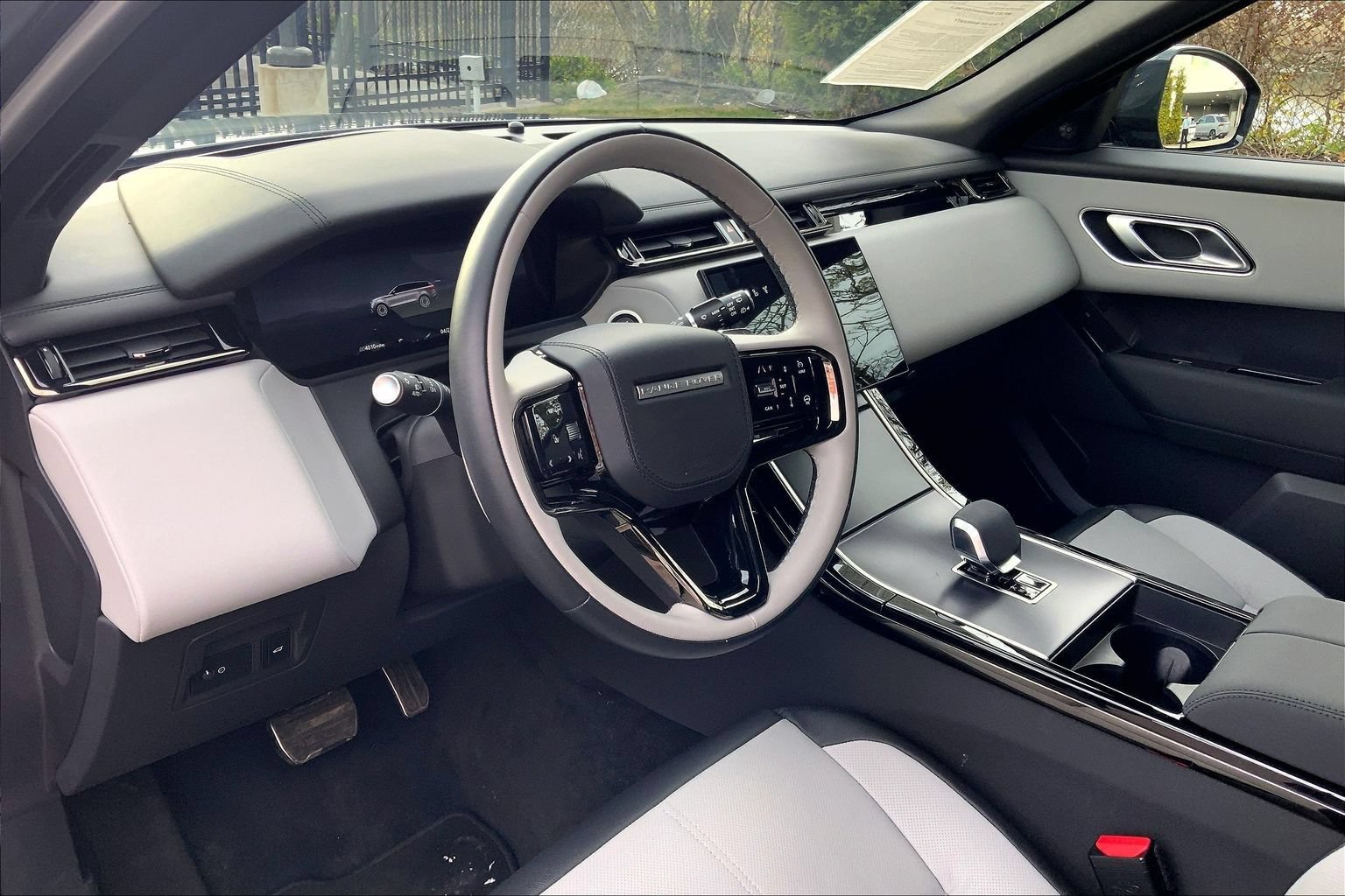 Certified 2026 Land Rover Range Rover Velar Dynamic SE AWD/4WD image 17