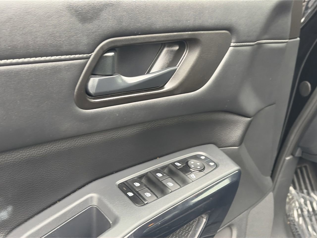 Certified 2024 Nissan Pathfinder SV image 25